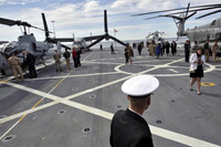 [ẢNH] Mỹ bất ngờ điều động nhiều chiến hạm theo các ngả tiến vào biển Đông