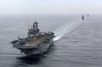 [ẢNH] Mỹ bất ngờ điều động nhiều chiến hạm theo các ngả tiến vào biển Đông