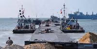 Mỹ ngưng chuyển hàng nhân đạo do cầu tàu 320 triệu USD ở Dải Gaza bị sóng đánh vỡ