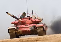 [ẢNH] ‘Chiến tăng đỏ’ của đội Nga xuất sắc nhưng lại thiếu thuyết phục ở Tank Biathlon