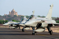 [ẢNH] Đề phòng Trung Quốc, Ấn Độ cho ‘chiến thần’ Rafale rèn không chiến 