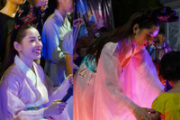  [ẢNH] Sao Việt ‘thi nhau’ hoá chị Hằng đẹp lung linh đón Trung thu 