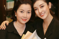 [ẢNH] Nhan sắc những bà mẹ trẻ trung, xinh đẹp của sao Việt