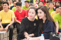 [ẢNH] Nhan sắc những bà mẹ trẻ trung, xinh đẹp của sao Việt