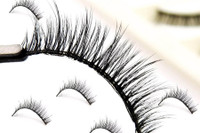 [ẢNH] Bật mí mẹo trang điểm nhẹ nhàng, đơn giản cho nhân viên văn phòng