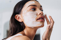 [ẢNH] Bật mí mẹo trang điểm nhẹ nhàng, đơn giản cho nhân viên văn phòng