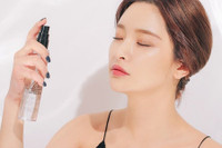 [ẢNH] Bật mí mẹo trang điểm nhẹ nhàng, đơn giản cho nhân viên văn phòng