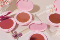 [ẢNH] Bật mí mẹo trang điểm nhẹ nhàng, đơn giản cho nhân viên văn phòng