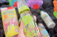 [ẢNH] Từ nghiên cứu trẻ bú bình 'nuốt' 1,6 triệu hạt vi nhựa/ngày: Những lưu ý giúp chọn bình sữa an toàn