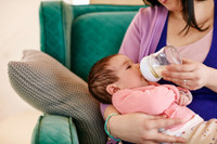 [ẢNH] Từ nghiên cứu trẻ bú bình 'nuốt' 1,6 triệu hạt vi nhựa/ngày: Những lưu ý giúp chọn bình sữa an toàn