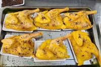 [ẢNH] 'Cơn sốt' gà ủ muối giá rẻ và mối nguy hại từ thực phẩm không rõ nguồn gốc