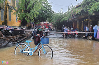 [ẢNH] Hội An ngập trong ‘biển’ nước do mưa lũ 