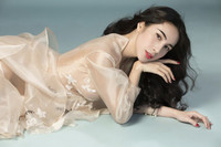 [ẢNH] Cuộc đời đầy nước mắt của Thuỷ Tiên - Ca sĩ kêu gọi quyên góp được hơn 60 tỉ đồng ủng hộ miền Trung