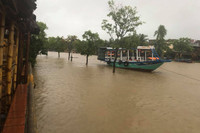 [ẢNH] Hội An ngập trong ‘biển’ nước do mưa lũ 