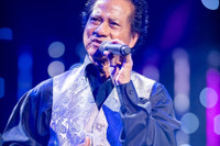 [ẢNH] Cuộc sống hạnh phúc ở tuổi 78 của ‘nam danh ca nhiều vợ, con nhất showbiz Việt’ – Chế Linh 