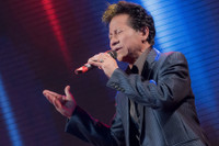 [ẢNH] Cuộc sống hạnh phúc ở tuổi 78 của ‘nam danh ca nhiều vợ, con nhất showbiz Việt’ – Chế Linh 