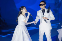 [ẢNH] Huấn luyện viên Wowy 'biến hoá' từ đại ca giang hồ trong 'Ròm' tới người mẫu thời trang