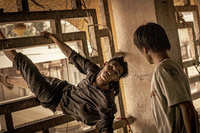 [ẢNH] Huấn luyện viên Wowy 'biến hoá' từ đại ca giang hồ trong 'Ròm' tới người mẫu thời trang