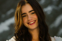 [ẢNH] Chiêm ngưỡng nhan sắc của Lily Collins - ‘nàng Bạch Tuyết’ xinh đẹp nhất Hollywood