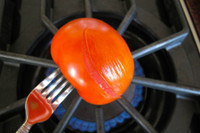 [ẢNH] Tuyệt chiêu giúp bóc vỏ củ quả chỉ trong nháy mắt