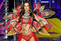 [ẢNH] Những ‘thiên thần nội y’ gợi cảm nhất lịch sử Victoria’s Secret