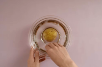 [ẢNH] Tuyệt chiêu giúp bóc vỏ củ quả chỉ trong nháy mắt