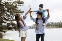 [ẢNH] Những mối tình ‘chị - em’ đình đám nhất nhì showbiz Việt