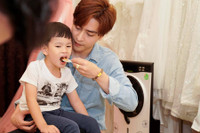 [ẢNH] Những mối tình ‘chị - em’ đình đám nhất nhì showbiz Việt