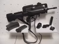 Súng trường tấn công FAMAS Pháp bắn nhanh gần gấp đôi khẩu AK Nga