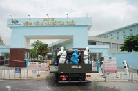 [Ảnh] Bộ Tư lệnh Thủ đô phun khử khuẩn Bệnh viện K cơ sở Tân Triều phòng Covid-19