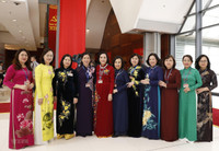 Hình ảnh các nữ đại biểu tham dự Đại hội XIII của Đảng