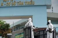 [Ảnh] Bộ Tư lệnh Thủ đô phun khử khuẩn Bệnh viện K cơ sở Tân Triều phòng Covid-19