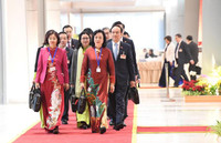 Hình ảnh các nữ đại biểu tham dự Đại hội XIII của Đảng