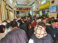 Nghệ An: Người dân đổ xô mua vàng cầu may ngày vía thần Tài