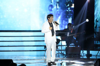 [ẢNH] Danh ca Trường Vũ: Đằng sau những tình khúc 'nghèo' là cuộc sống sung túc, viên mãn nơi trời Tây