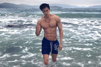 [ẢNH] Khó tin trước diện mạo ‘lão hóa ngược’ của ‘ông chú Singapore’ 54 tuổi – Chuando Tan