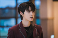 [ẢNH] Giải mã sức hút của Hwang In Yeop - nam thần U30 'chuyên trị' các vai 'trùm trường' 