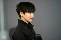 [ẢNH] Giải mã sức hút của Hwang In Yeop - nam thần U30 'chuyên trị' các vai 'trùm trường' 