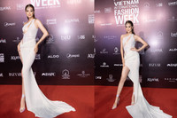 [ẢNH] Dàn mỹ nhân Việt hoá nữ thần gợi cảm: Lệ Quyên trẻ đẹp, Ngọc Trinh hở bạo