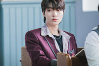 [ẢNH] Giải mã sức hút của Hwang In Yeop - nam thần U30 'chuyên trị' các vai 'trùm trường' 