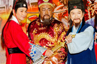 [ẢNH] Bất ngờ trước cuộc sống của ‘Bao Thanh Thiên’ Kim Siêu Quần ở tuổi U70