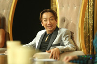 [ẢNH] Danh ca Trường Vũ: Đằng sau những tình khúc 'nghèo' là cuộc sống sung túc, viên mãn nơi trời Tây