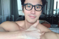 [ẢNH] Khó tin trước diện mạo ‘lão hóa ngược’ của ‘ông chú Singapore’ 54 tuổi – Chuando Tan