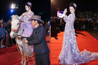 [ẢNH] Chuyện lạ mà quen: Sao Việt đua nhau đưa thú cưng lên thảm đỏ 