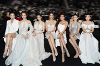 [ẢNH] Dàn mỹ nhân Việt hoá nữ thần gợi cảm: Lệ Quyên trẻ đẹp, Ngọc Trinh hở bạo