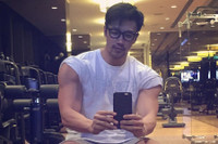 [ẢNH] Khó tin trước diện mạo ‘lão hóa ngược’ của ‘ông chú Singapore’ 54 tuổi – Chuando Tan