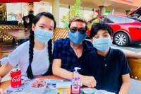 [ẢNH] Danh ca Trường Vũ: Đằng sau những tình khúc 'nghèo' là cuộc sống sung túc, viên mãn nơi trời Tây