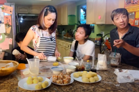 [ẢNH] Danh ca Trường Vũ: Đằng sau những tình khúc 'nghèo' là cuộc sống sung túc, viên mãn nơi trời Tây