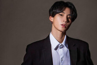 [ẢNH] Giải mã sức hút của Hwang In Yeop - nam thần U30 'chuyên trị' các vai 'trùm trường' 