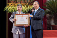 [ẢNH] Cuộc sống bình yên của NSND Trần Hạnh ở tuổi 91